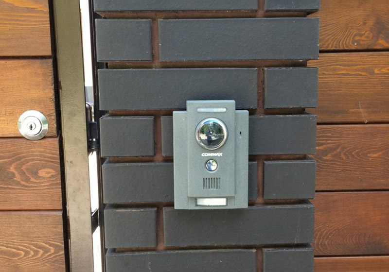 Установка вызывной панели в частный дом